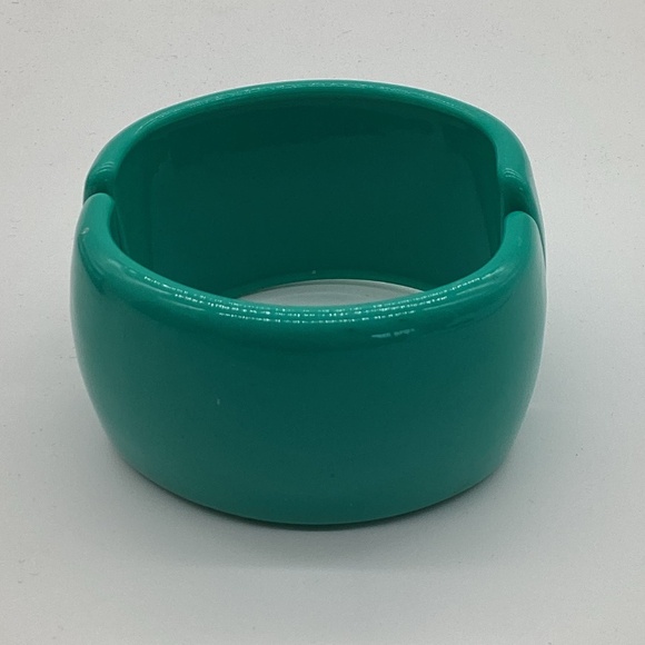 2110. 90's-Inspired Plastic Turquoise Bangle Bracelet EUC - Picture 1 of 2